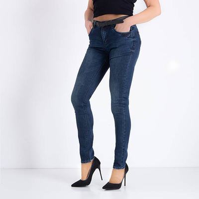 Granatowe damskie spodnie jeansowe z paskiem - Odzież