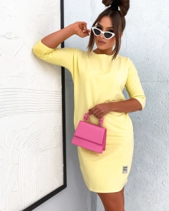 Светложълт