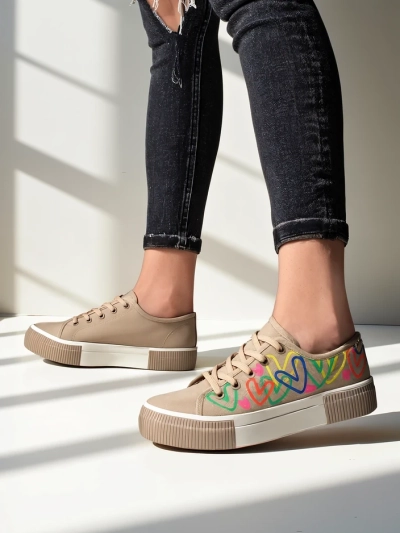 Royalfashion Женски маратонки с принт на сърца Sercess