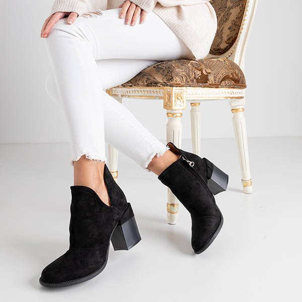 Czarne damskie botki na słupku z wycięciami Namibia - Obuwie