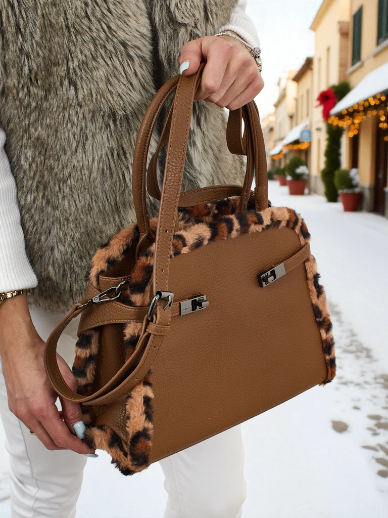 Малка дамска чанта от еко кожа с пантерка Panthory