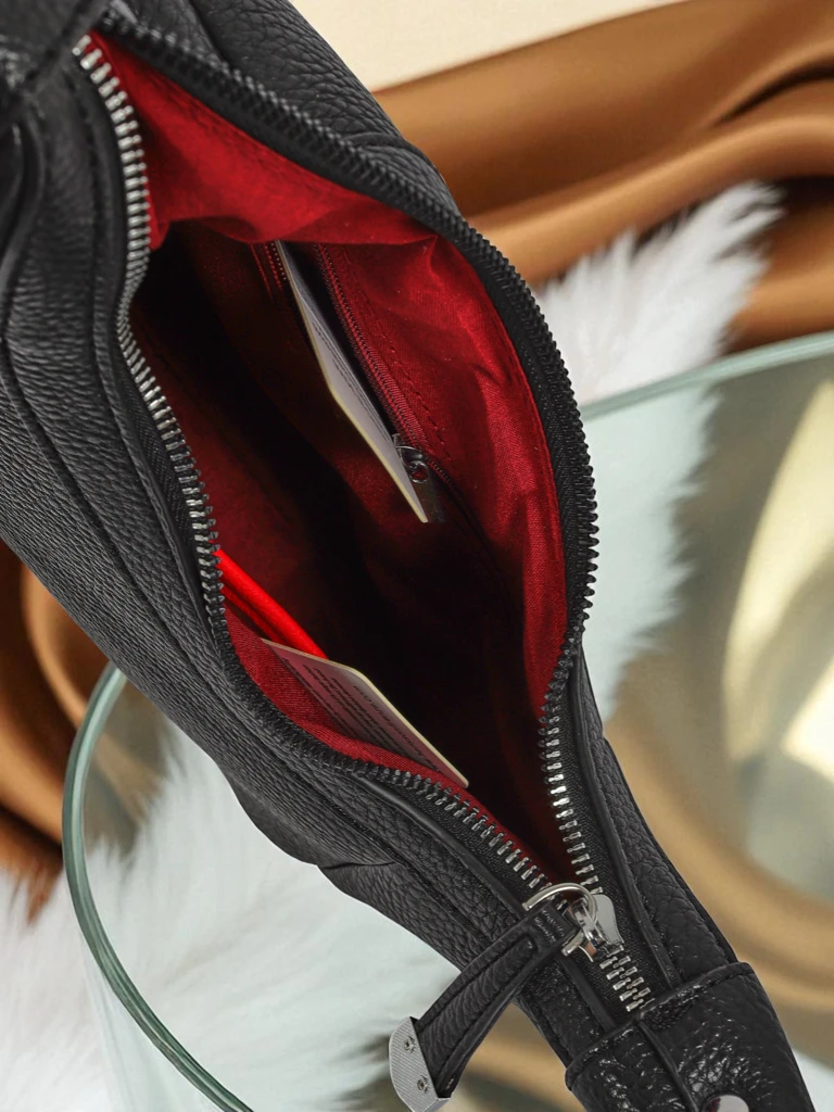 Royalfashion Малка дамска чанта от еко кожа с декоративна каишка Lacquea