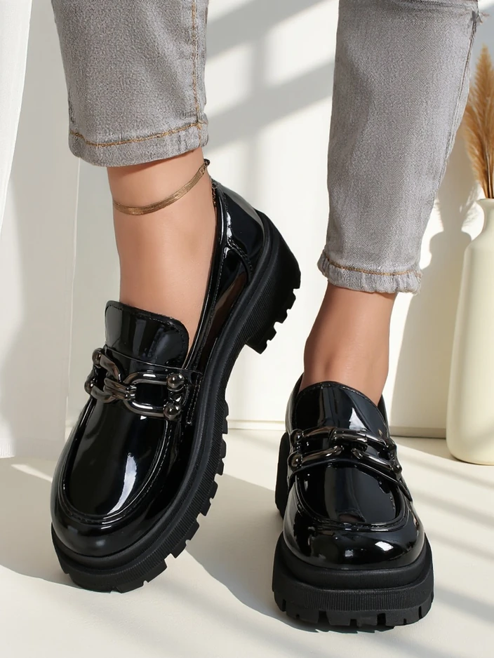 Royalfashion Дамски лакирани лофери Arieda