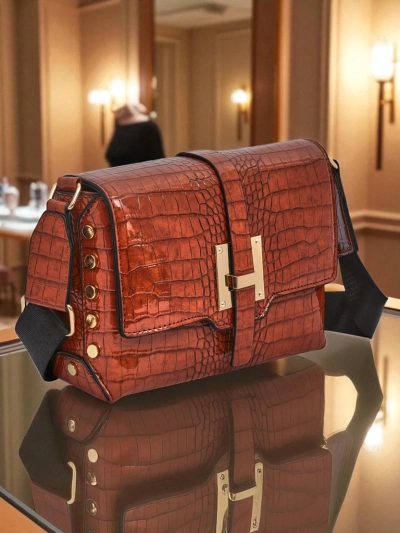 Royalfashion Лакирана малка дамска чанта от еко кожа Velia Crest