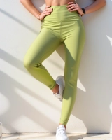 светло зелен