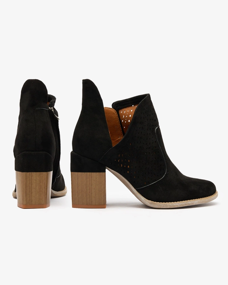 Royalfashion Черни дамски ботуши на ток и с изрезка Neafla