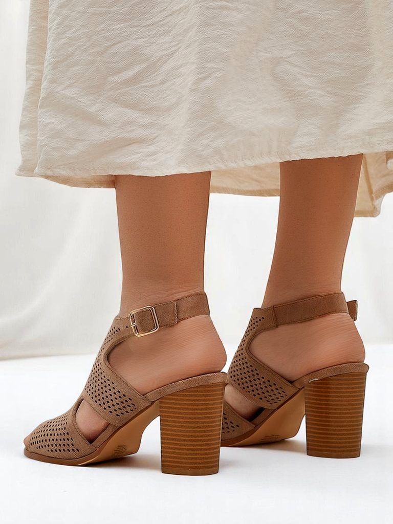 Royalfashion дамски перфорирани сандали на широк ток Abetle