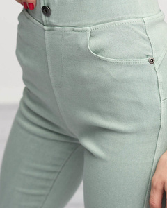 тъмнозелено