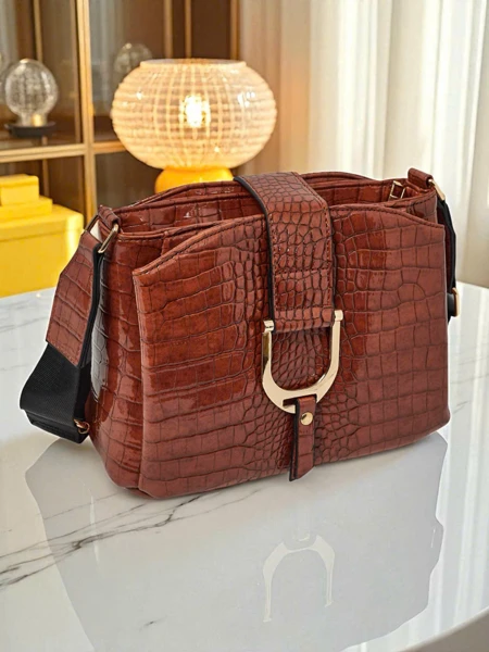 Лакирана малка дамска чанта от еко кожа Gilded Night