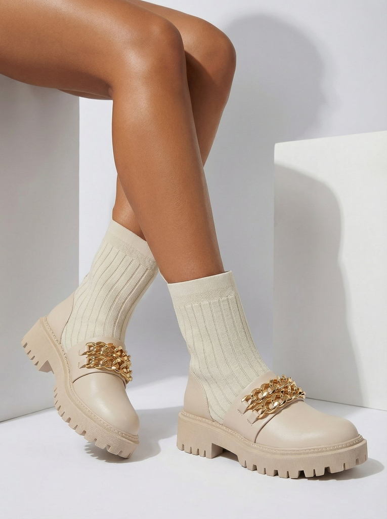 Royalfashion Елегантни дамски ботуши с орнамент Olluf