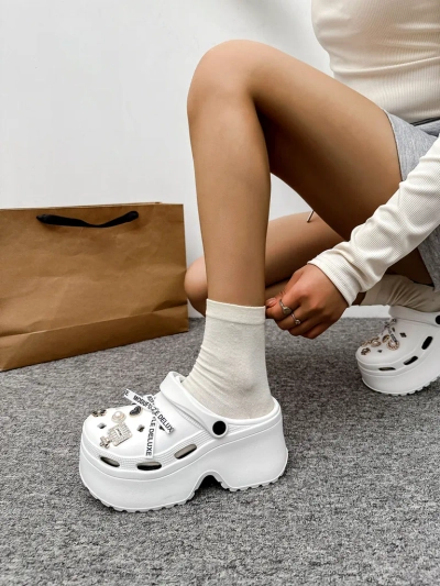 Royalfashion Женски гумени чехли с декорации Dellos