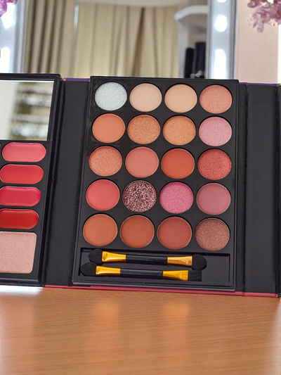 ANYLADY Компактна палитра за грим – сенки за очи, контур, устни 33 цвята