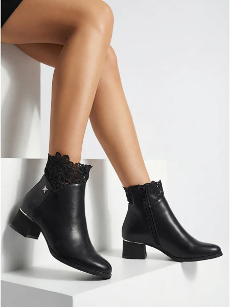 Дамски еко кожени боти с дантела Velmi