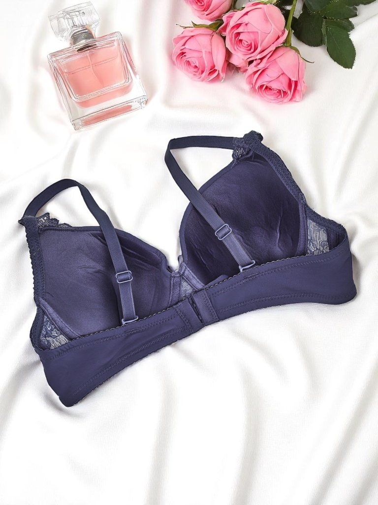 Royalfashion Дамски подплатен сутиен с дантела Сутиен Bella