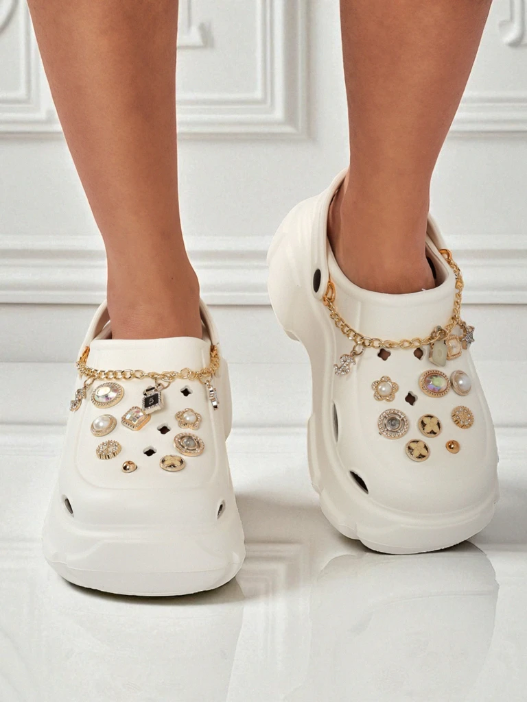 Сандали Caligae Aurelia Bianca с декорации chain в стил glamour