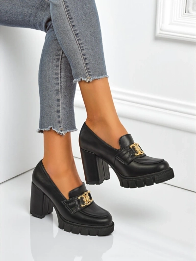 Дамски обувки Nero Aurora на ток със златна катарама, еко кожа