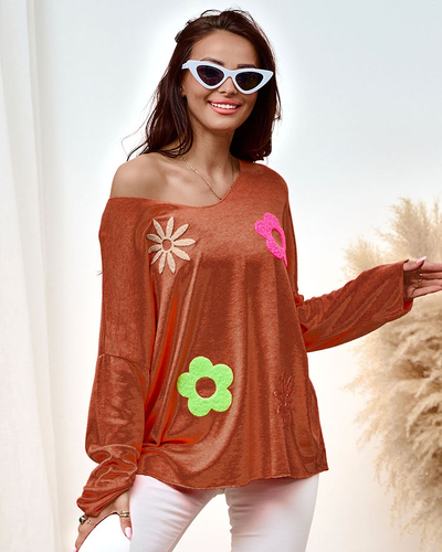 Royalfashion Тънък дамски пуловер с флорални кръпки