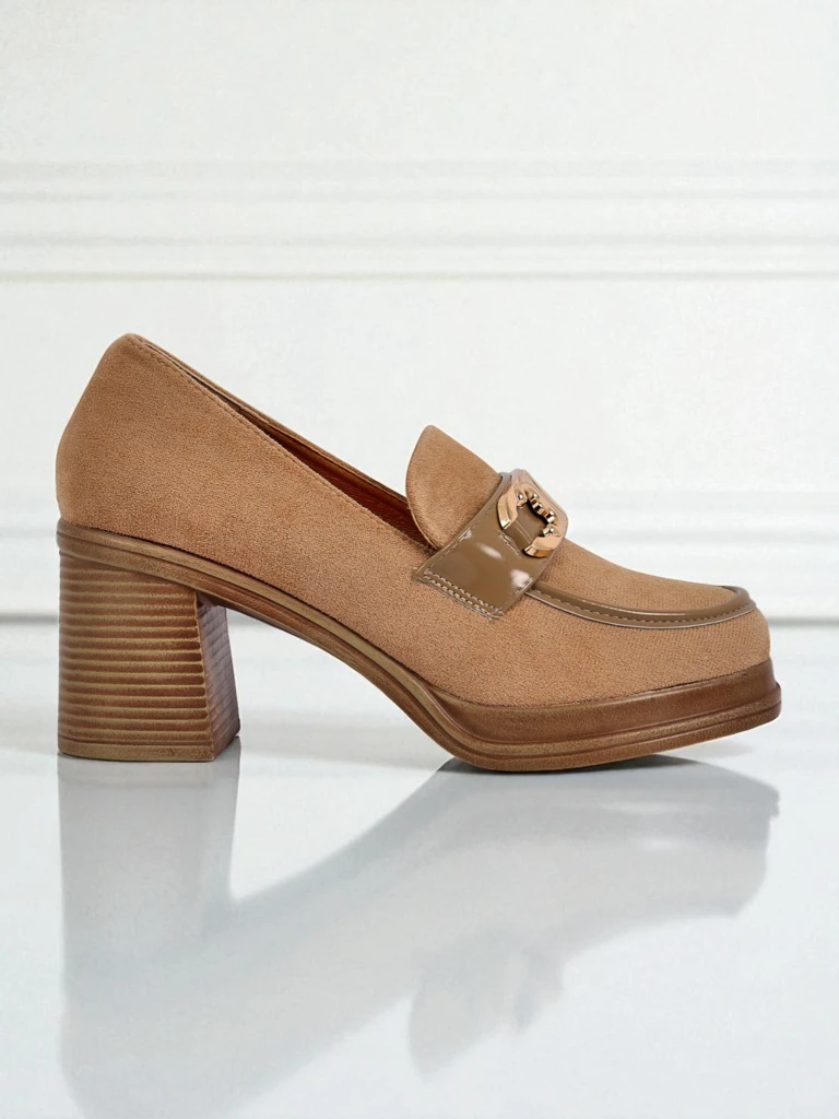 Дамски лоуфъри Perseida – светлокафяви велурени на елегантен ток