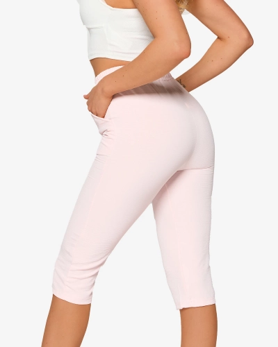 Розово Дамски къси панталони от плат 3/4- Облекло