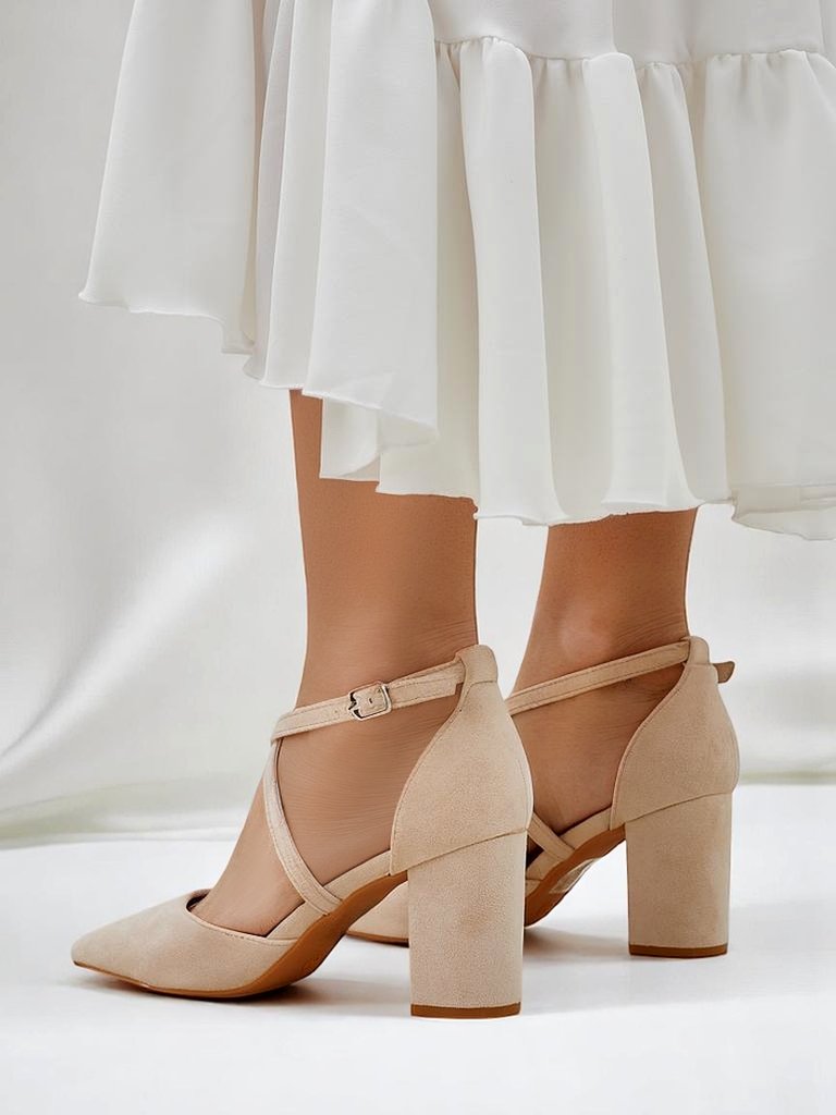 Royalfashion дамски помпи от еко велур с каишки Kanastru