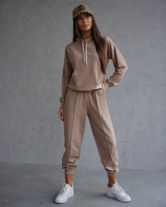 светлокафяв