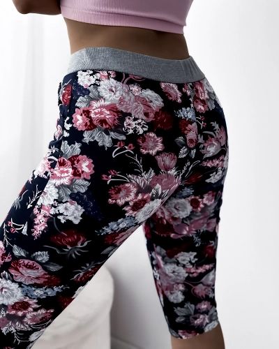 Bordowe damskie spodenki 3/4 z kwiatowym wzorem PLUS SIZE - Odzież