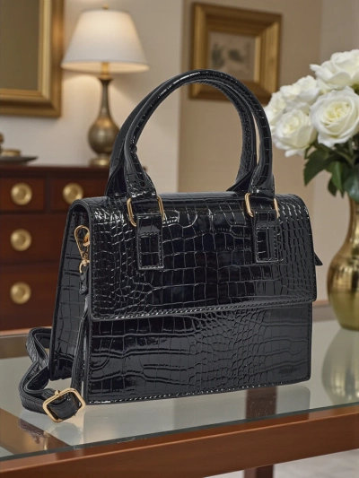 Лакирана малка дамска чанта от еко кожа Veluna