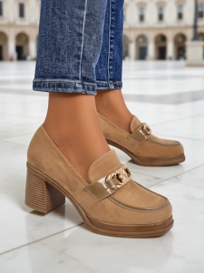 светлокафяв