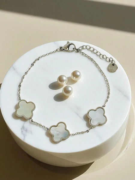 Гривна Callisto Nero с мотив на цвете