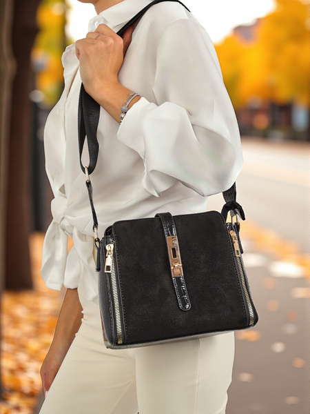 Дамска чанта Callista Black – малка чанта през рамо от еко лачена кожа