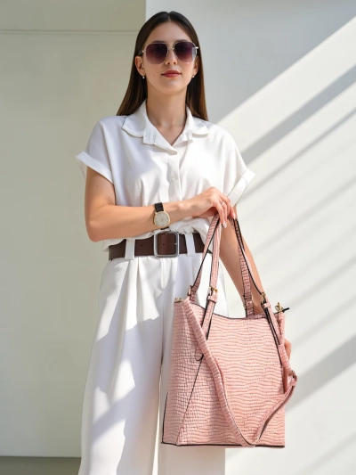 Royalfashion дамска чанта от голям патентен кожен вид с релеф