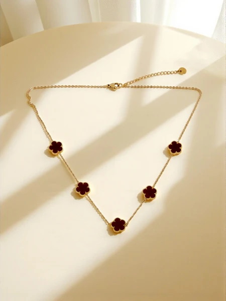 Колие Aurelia Clavis с перламутър в златна рамка