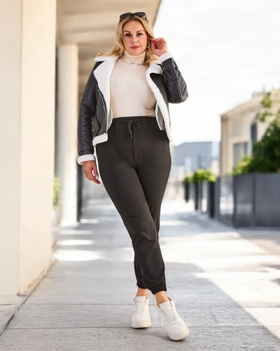 Дамски PLUS SIZE поларени гащи за джогинг на Royalfashion