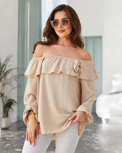 Розава блуза на испански стил с волани и цвете