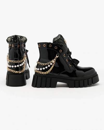 Royalfashion Дамски лакирани ботуши с изолация в черно Dahaff