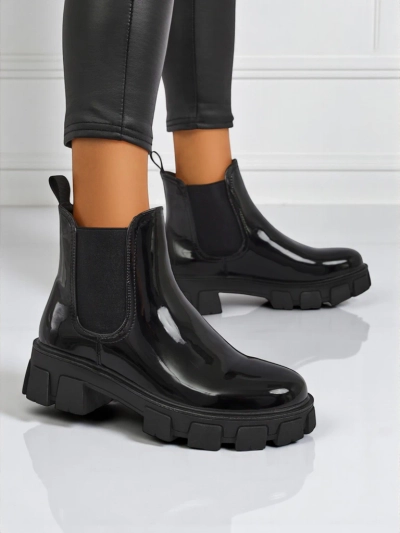 Royalfashion Боти на масивна подметка от еко лакирана кожа Calista Weide