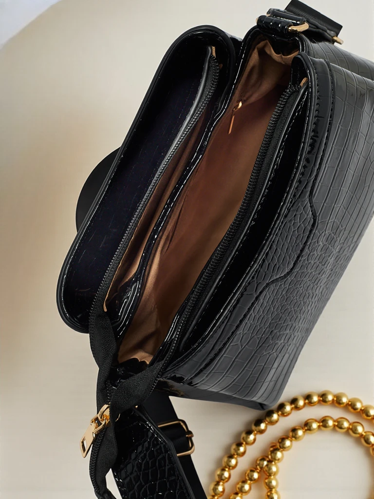 Лакирана малка дамска чанта от еко кожа Midnight Fern