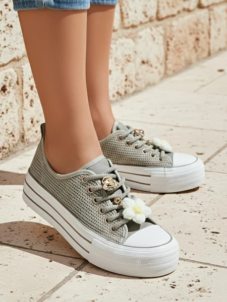 Royalfashion дамски перфорираните маратонки с декорации Osdo