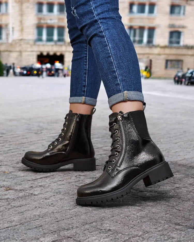 Royalfashion Черни дамски ботуши от еко кожа с лак Gaddaxa