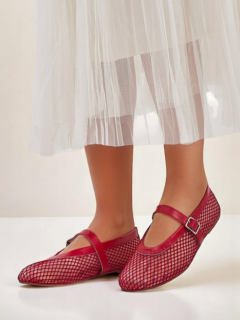 Royalfashion дамски балеринки с прорези и каишка Naommi