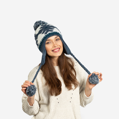 Granatowa damska ocieplana czapka w śnieżynki z pomponami - Akcesoria