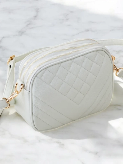 Royalfashion Малка дамска чантичка, изработена от еко-кожа с релеф.