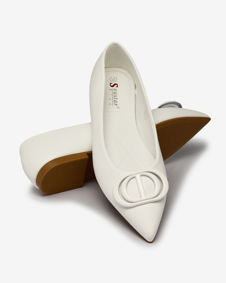 Royalfashion Бели дамски балерини със заострен връх и украса на носа Manixy