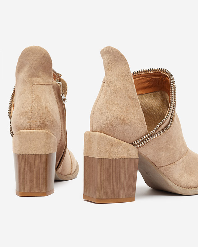 Светло кафяви дамски изолирани боти на кол Mukis - Обувки