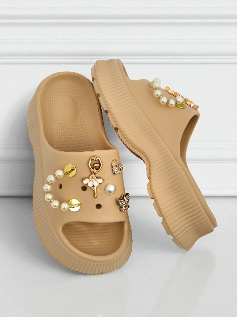 Royalfashion Дамски гумени сандали с украси Slash Glam