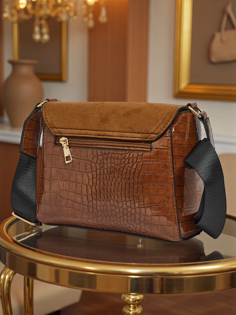 Малка дамска чанта от еко кожа с щампа Narelle