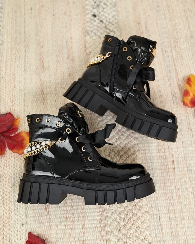 Royalfashion Дамски лакирани ботуши с изолация в черно Dahaff