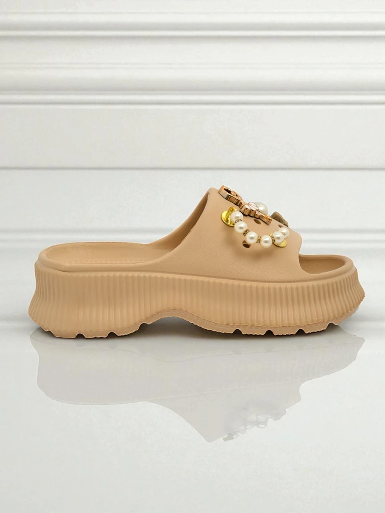 Royalfashion Дамски гумени сандали с украси Slash Glam