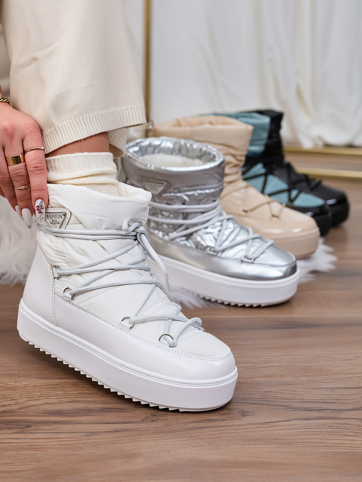 Royalfashion Дамски ботуши a'la snow boots в бяло Vevnose