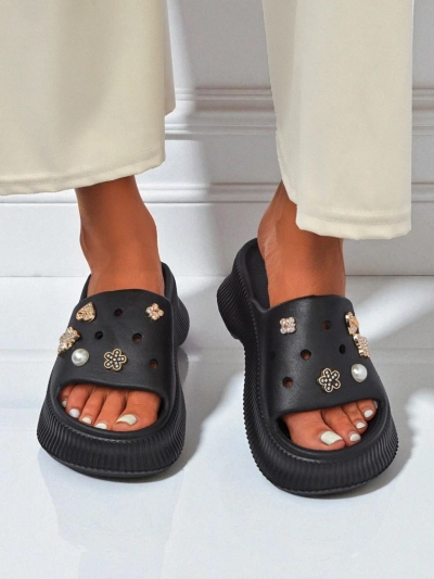 Royalfashion Дамски гумени чехли с декорации Slash Glam